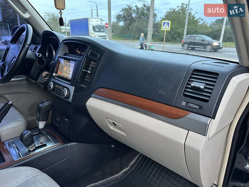 Внедорожник / Кроссовер Mitsubishi Pajero 2007 в Полтаве