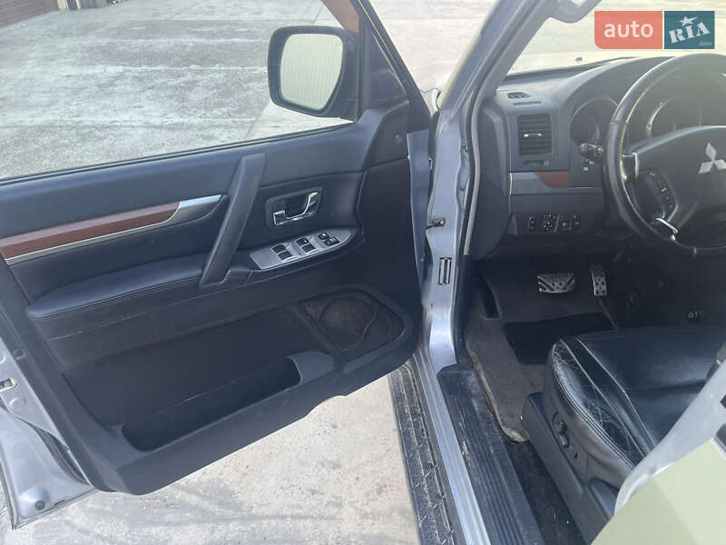 Внедорожник / Кроссовер Mitsubishi Pajero 2008 в Киеве фото 7 Внедорожник / Кроссовер Mitsubishi Pajero 2008 в Киеве