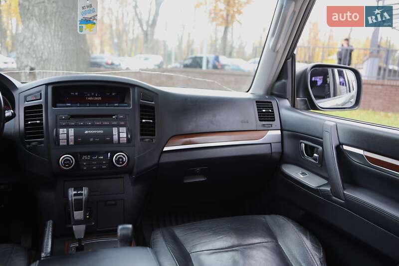 Позашляховик / Кросовер Mitsubishi Pajero 2008 в Харкові