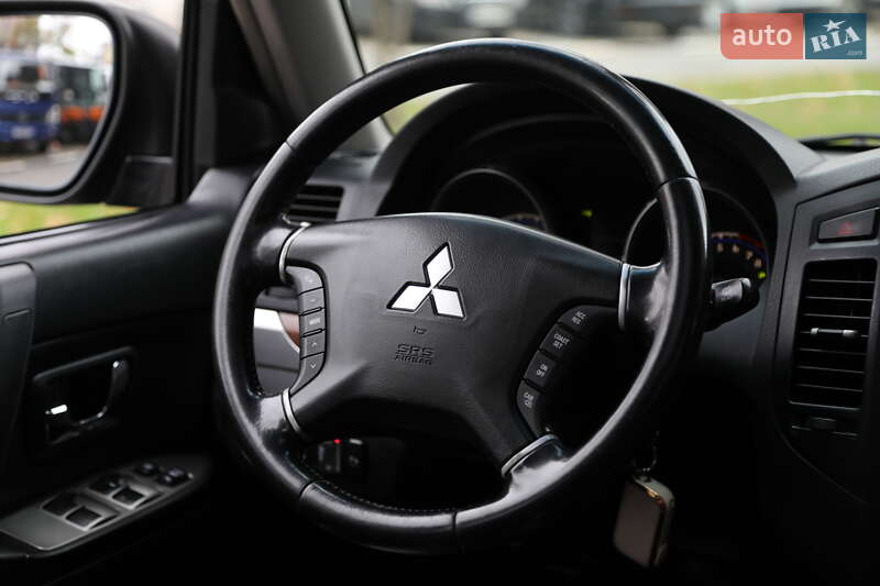 Позашляховик / Кросовер Mitsubishi Pajero 2008 в Харкові