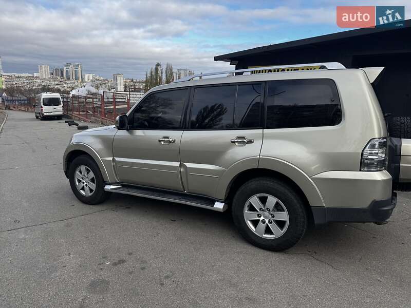 Внедорожник / Кроссовер Mitsubishi Pajero 2008 в Киеве