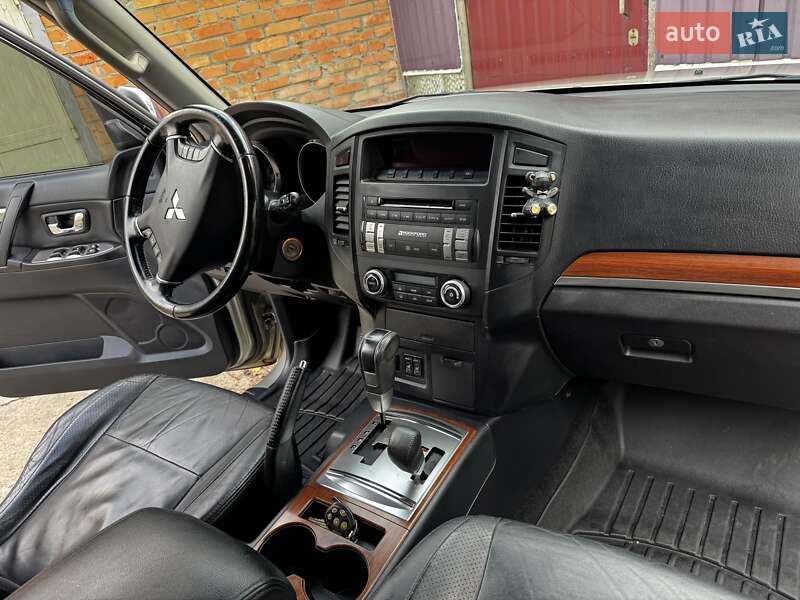 Внедорожник / Кроссовер Mitsubishi Pajero 2008 в Киеве