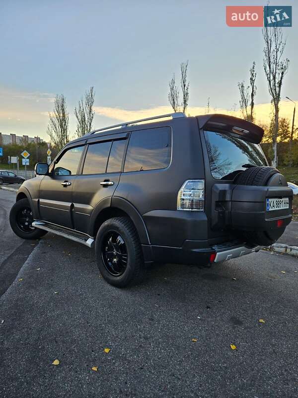 Внедорожник / Кроссовер Mitsubishi Pajero 2007 в Киеве