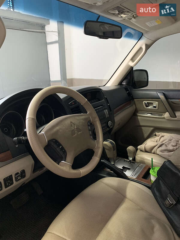 Внедорожник / Кроссовер Mitsubishi Pajero 2007 в Львове фото 7 Внедорожник / Кроссовер Mitsubishi Pajero 2007 в Львове