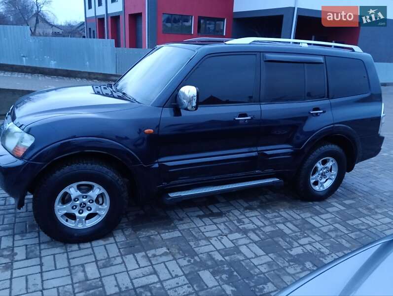 Позашляховик / Кросовер Mitsubishi Pajero 2001 в Чернівцях