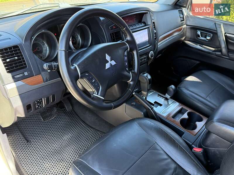Внедорожник / Кроссовер Mitsubishi Pajero 2008 в Борисполе фото 56 Внедорожник / Кроссовер Mitsubishi Pajero 2008 в Борисполе