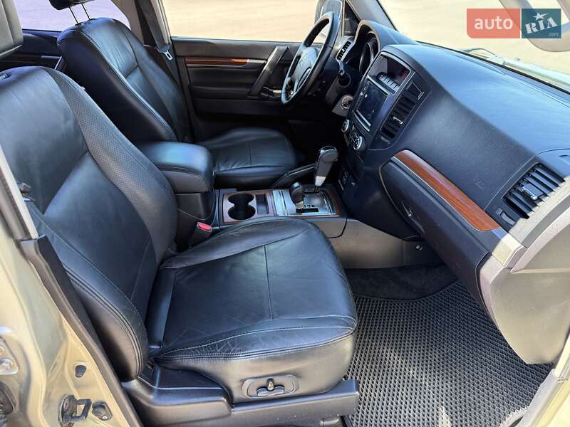 Внедорожник / Кроссовер Mitsubishi Pajero 2008 в Борисполе фото 65 Внедорожник / Кроссовер Mitsubishi Pajero 2008 в Борисполе