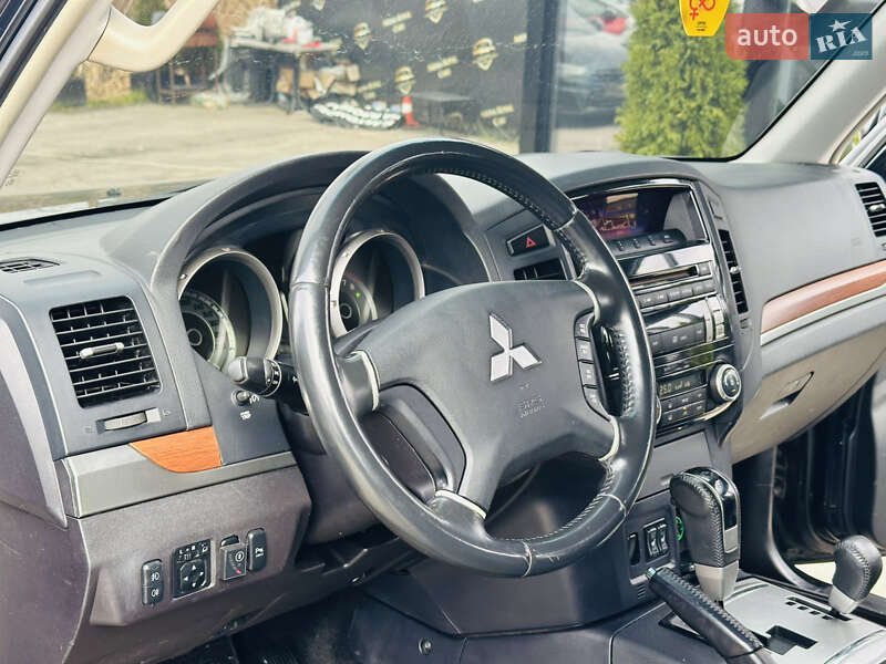 Внедорожник / Кроссовер Mitsubishi Pajero 2007 в Харькове