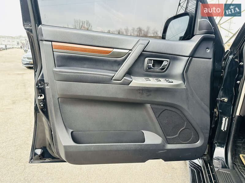 Внедорожник / Кроссовер Mitsubishi Pajero 2007 в Харькове