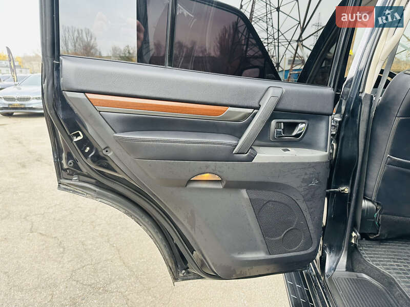 Внедорожник / Кроссовер Mitsubishi Pajero 2007 в Харькове