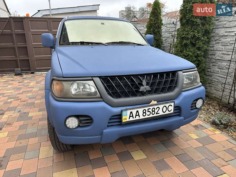 Позашляховик / Кросовер Mitsubishi Pajero 2001 в Києві