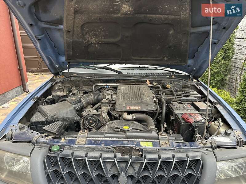 Позашляховик / Кросовер Mitsubishi Pajero 2001 в Києві