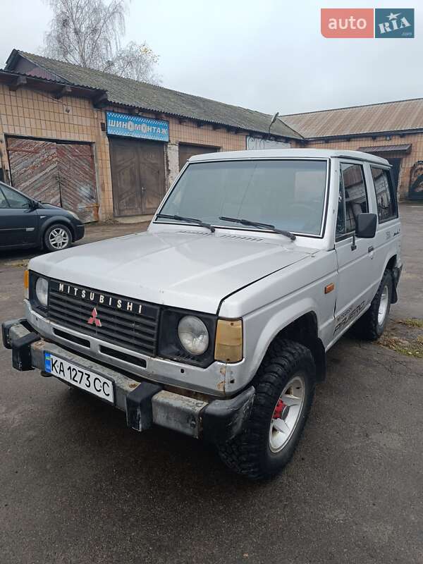 Позашляховик / Кросовер Mitsubishi Pajero 1988 в Рокитному
