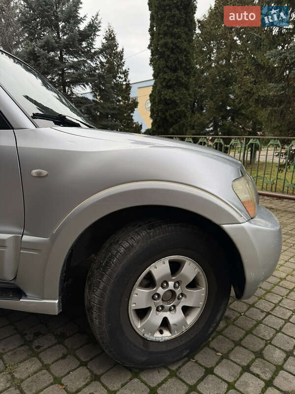 Позашляховик / Кросовер Mitsubishi Pajero 2003 в Чорткові