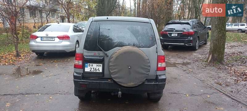 Позашляховик / Кросовер Mitsubishi Pajero 2002 в Києві