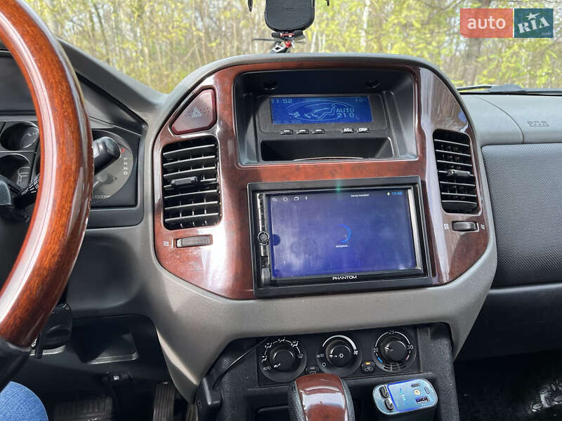 Позашляховик / Кросовер Mitsubishi Pajero 2006 в Рівному