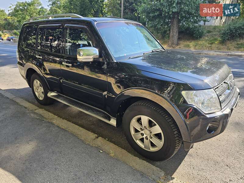 Внедорожник / Кроссовер Mitsubishi Pajero 2007 в Измаиле