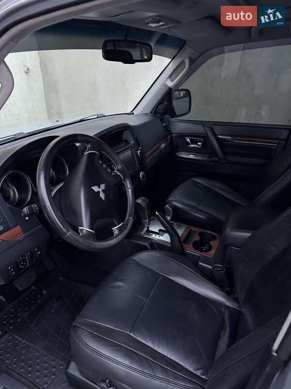 Внедорожник / Кроссовер Mitsubishi Pajero 2007 в Мостиске