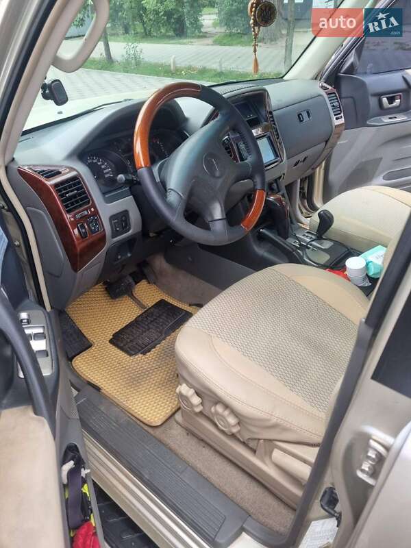 Внедорожник / Кроссовер Mitsubishi Pajero 2006 в Киеве