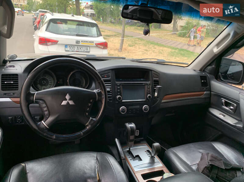 Внедорожник / Кроссовер Mitsubishi Pajero 2008 в Киеве