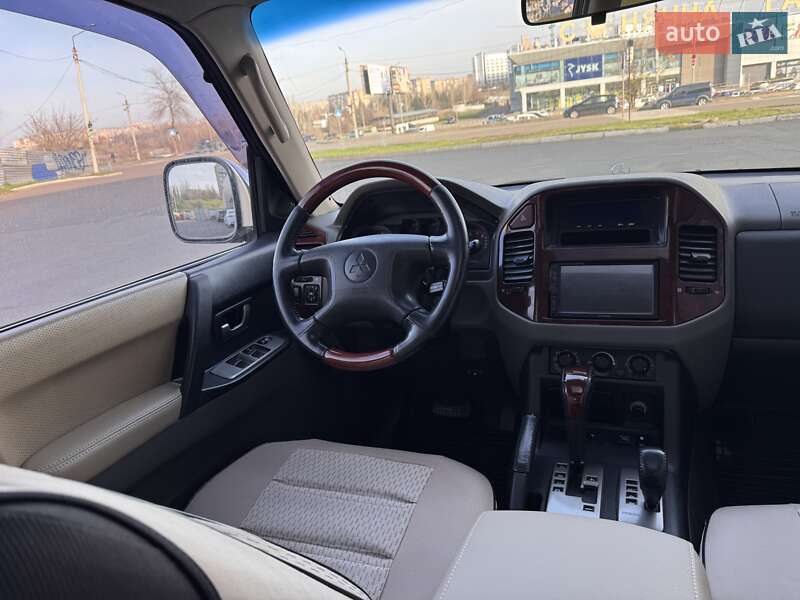 Позашляховик / Кросовер Mitsubishi Pajero 2006 в Кривому Розі