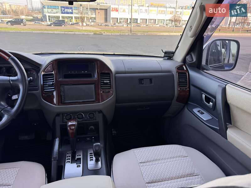 Позашляховик / Кросовер Mitsubishi Pajero 2006 в Кривому Розі