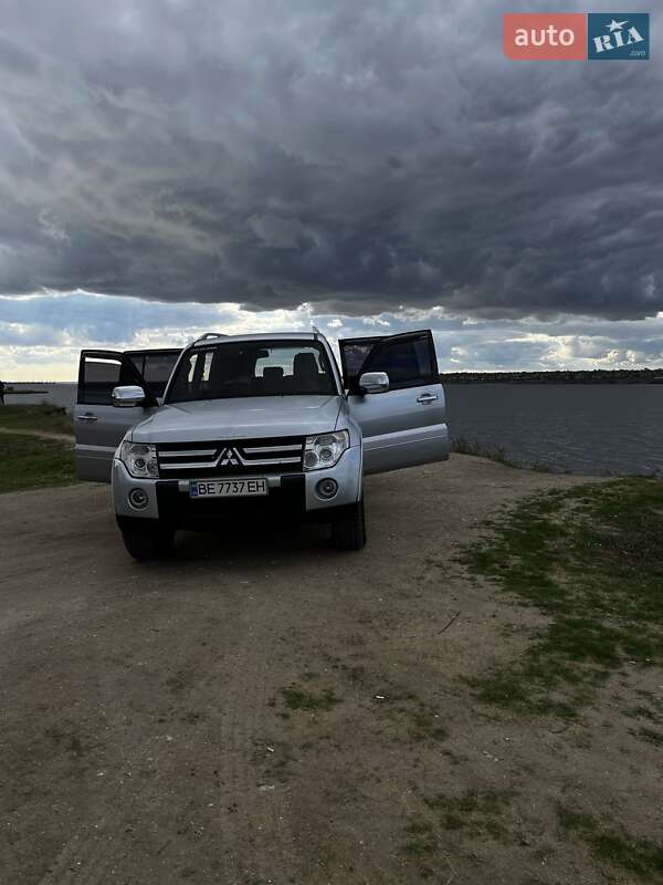 Внедорожник / Кроссовер Mitsubishi Pajero 2007 в Николаеве фото 8 Внедорожник / Кроссовер Mitsubishi Pajero 2007 в Николаеве