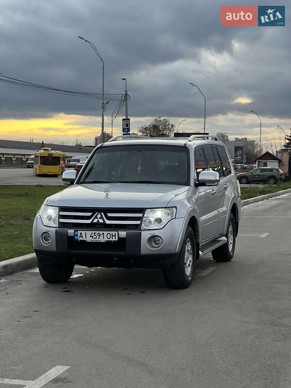 Позашляховик / Кросовер Mitsubishi Pajero 2007 в Києві