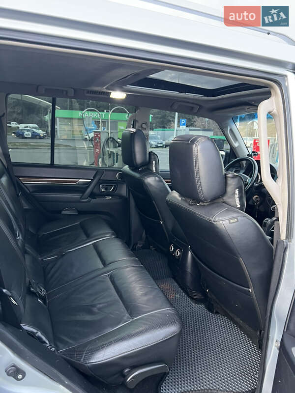 Позашляховик / Кросовер Mitsubishi Pajero 2007 в Києві