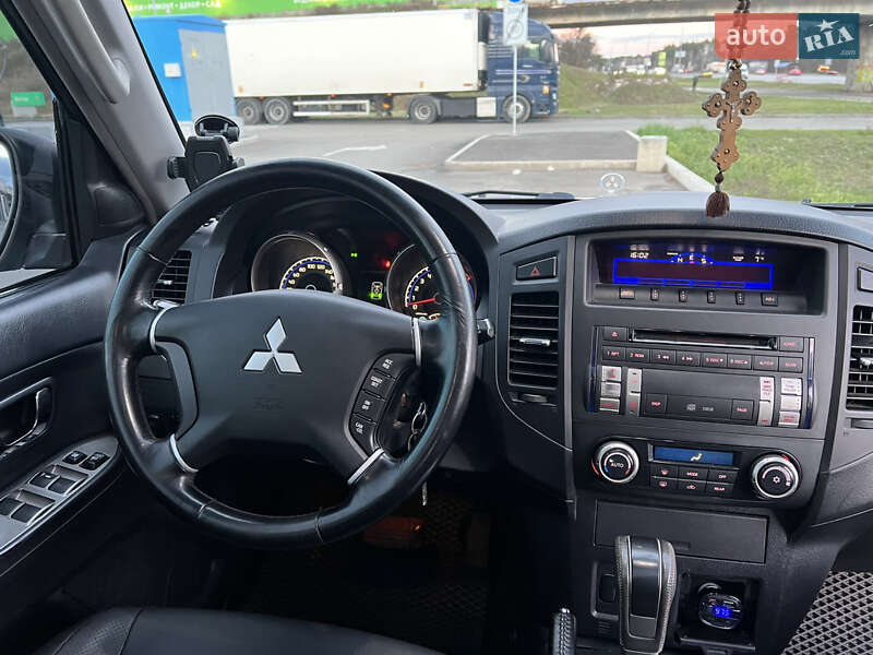 Позашляховик / Кросовер Mitsubishi Pajero 2007 в Києві