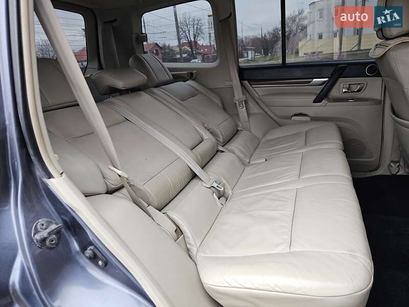 Позашляховик / Кросовер Mitsubishi Pajero 2007 в Харкові