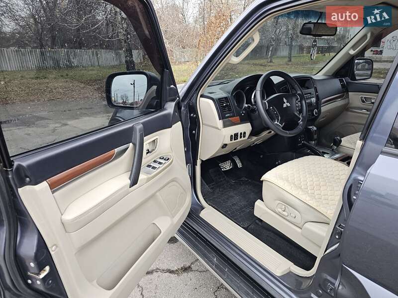 Позашляховик / Кросовер Mitsubishi Pajero 2007 в Харкові