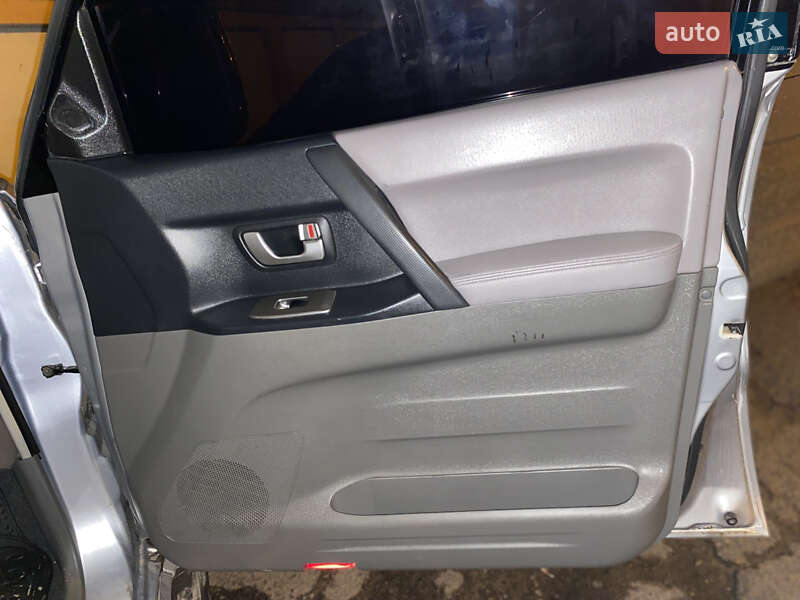 Внедорожник / Кроссовер Mitsubishi Pajero 2003 в Одессе фото 4 Внедорожник / Кроссовер Mitsubishi Pajero 2003 в Одессе