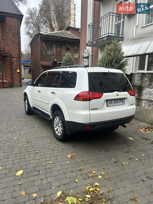 Позашляховик / Кросовер Mitsubishi Pajero 2013 в Дніпрі