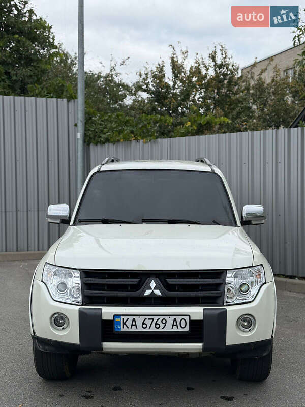 Позашляховик / Кросовер Mitsubishi Pajero 2007 в Києві