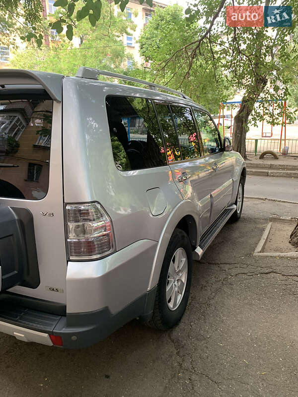 Внедорожник / Кроссовер Mitsubishi Pajero 2008 в Николаеве