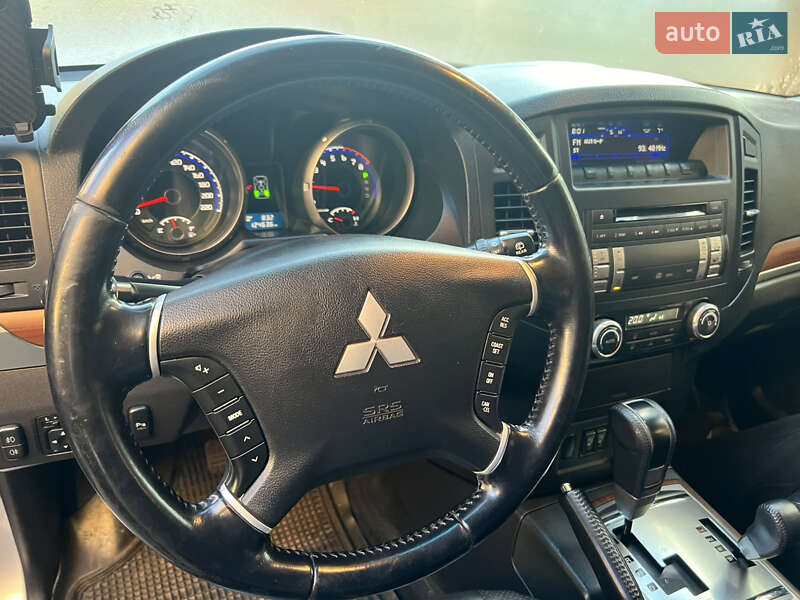 Внедорожник / Кроссовер Mitsubishi Pajero 2008 в Николаеве