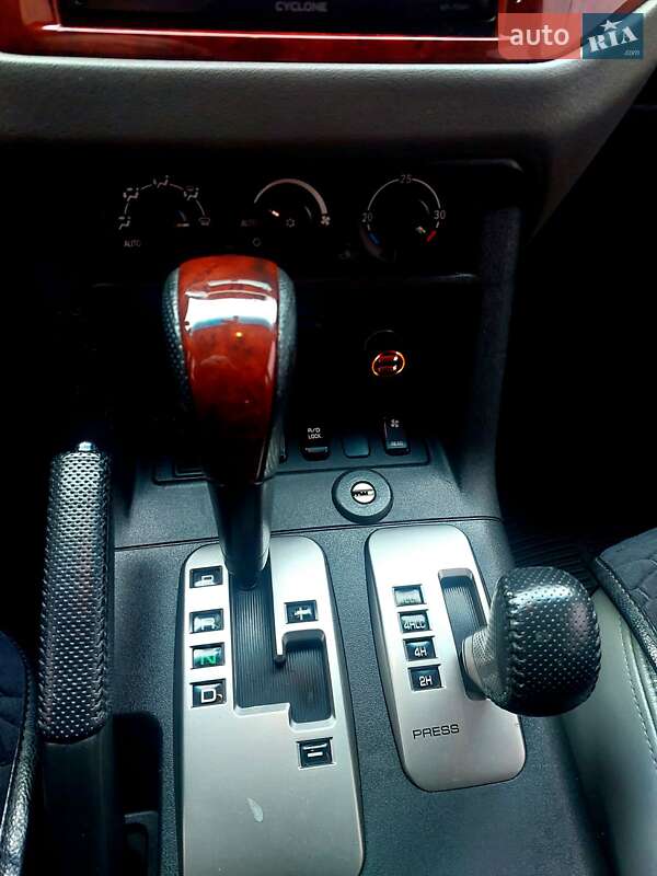 Внедорожник / Кроссовер Mitsubishi Pajero 2003 в Одессе