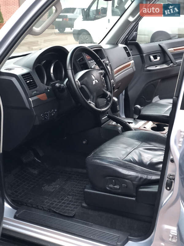 Внедорожник / Кроссовер Mitsubishi Pajero 2007 в Козельце