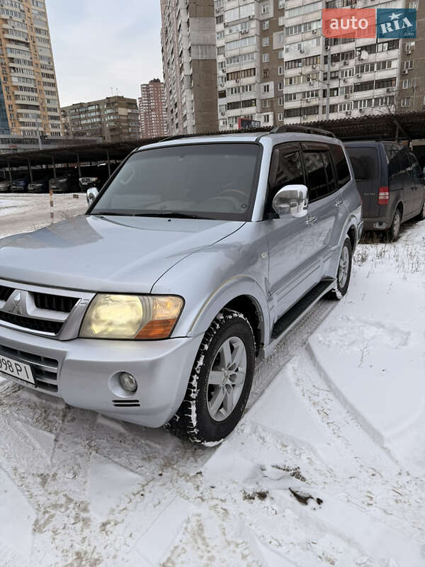 Внедорожник / Кроссовер Mitsubishi Pajero 2006 в Киеве