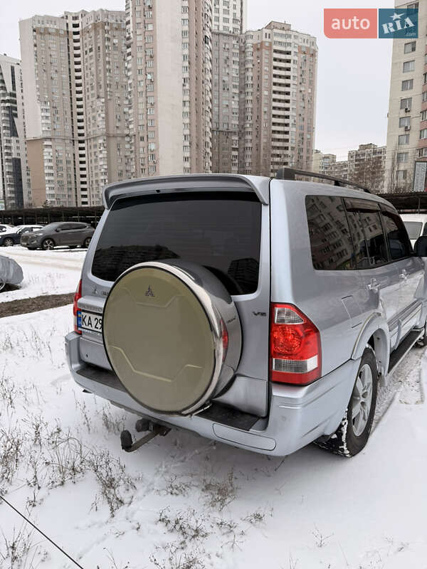 Внедорожник / Кроссовер Mitsubishi Pajero 2006 в Киеве