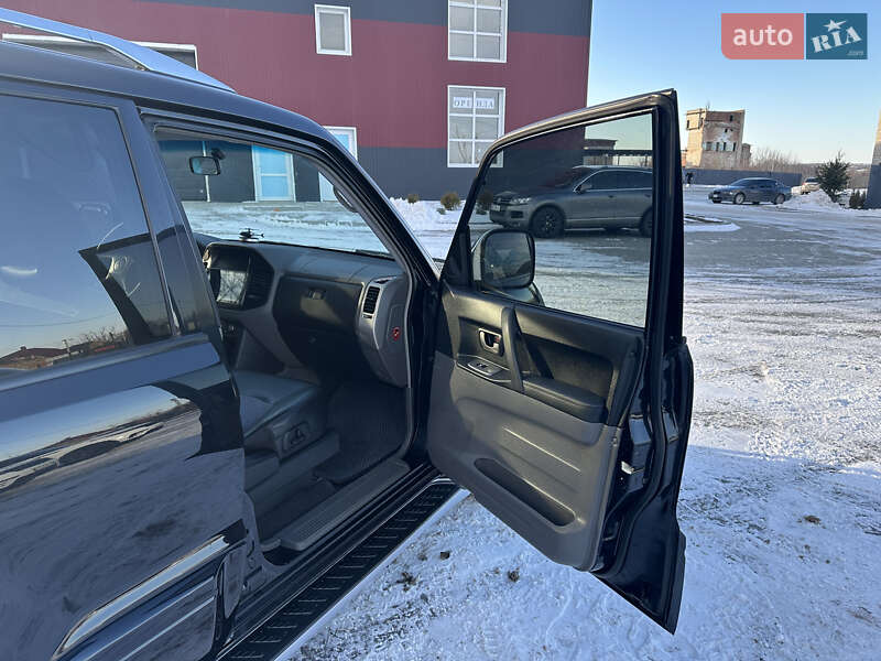 Позашляховик / Кросовер Mitsubishi Pajero 2005 в Дубні