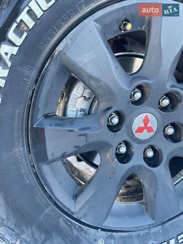 Внедорожник / Кроссовер Mitsubishi Pajero 2010 в Шостке