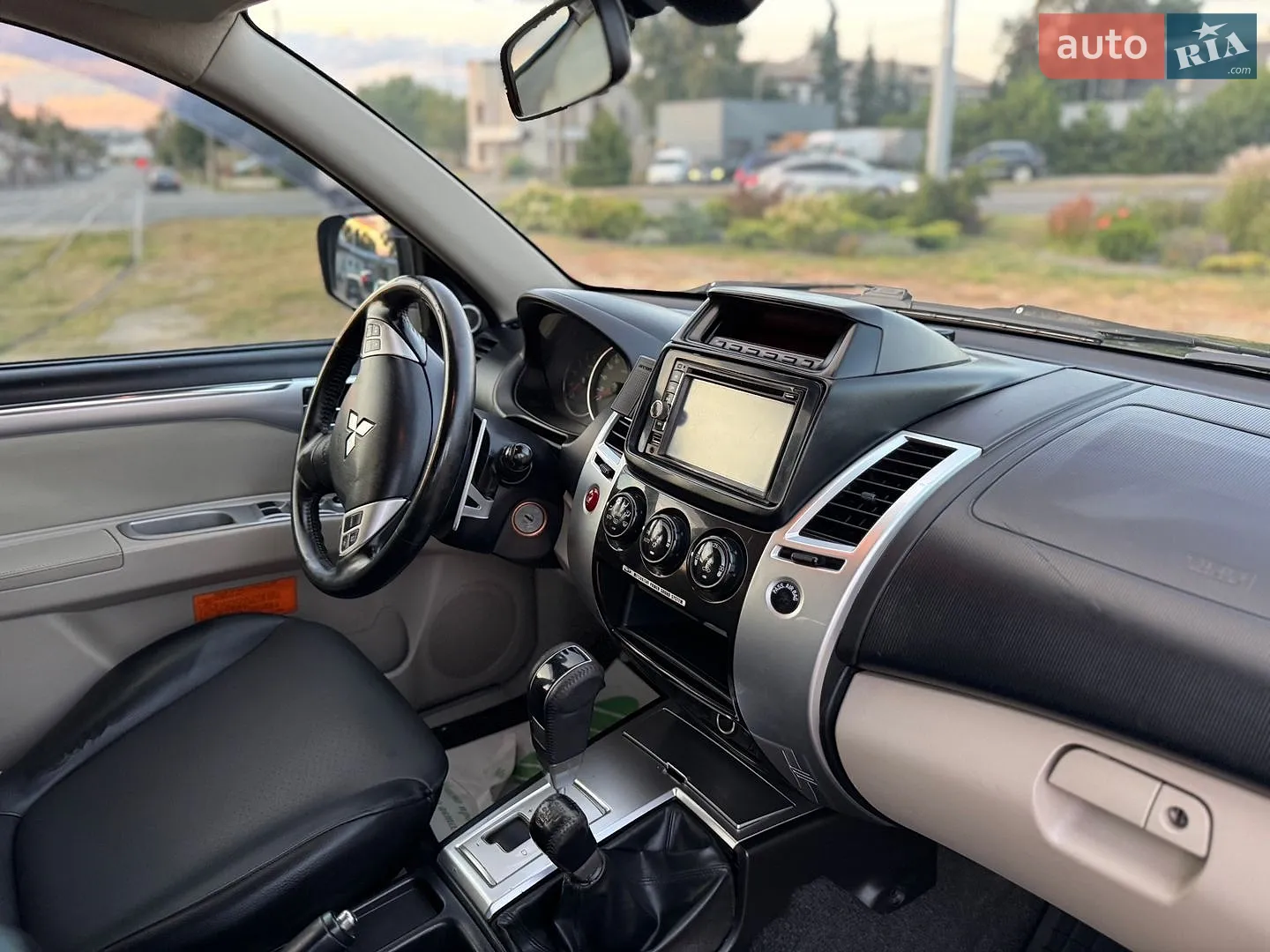 2010 Mitsubishi Pajero - мініатюра 16