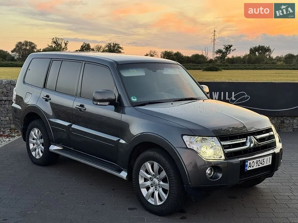 2010 Mitsubishi Pajero - мініатюра 3