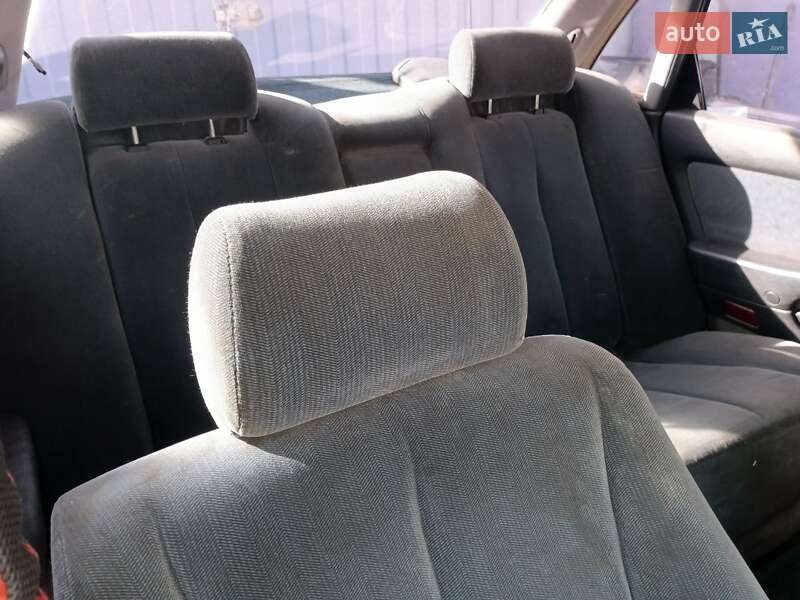 Седан Mitsubishi Sigma 1992 в Бобровице