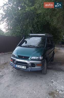 Минивэн Mitsubishi Space Gear 2001 в 