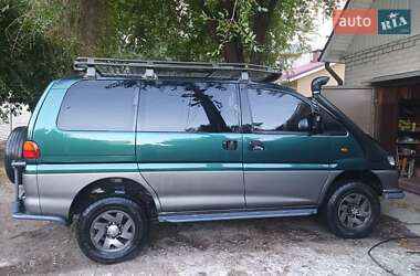 Минивэн Mitsubishi Space Gear 2001 в 