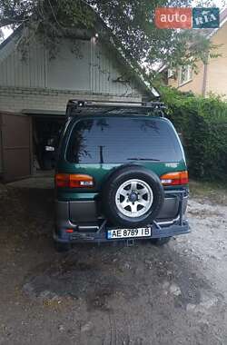 Минивэн Mitsubishi Space Gear 2001 в 