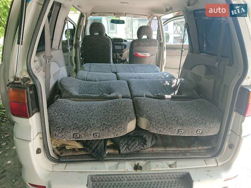 Минивэн Mitsubishi Space Gear 1999 в Хороле